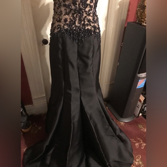 Preowned strapless beige/ sblk prom- formal dress size( 8 - Picture 16 of 16